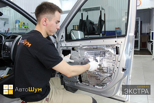 Оклеиваем технологические отверстия двери Датсун Он До