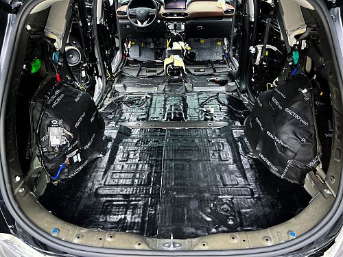 шумоизоляция багажника и  арок Хёндай Санте Фе