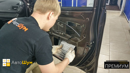 Клеим Шумофф Joker внутрь двери Киа Рио КБ