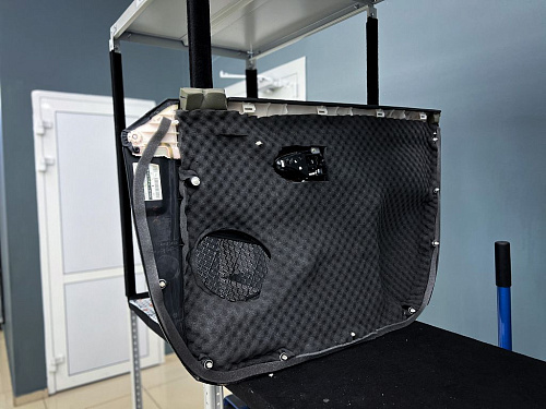 Шумоизоляция дверной обшивки Тойота Камри