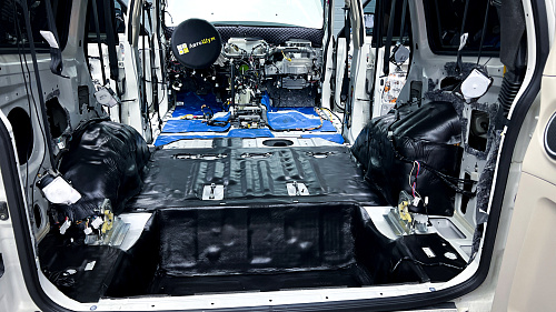 Шумоизоляция багажника и арок Митсубиси Паджеро