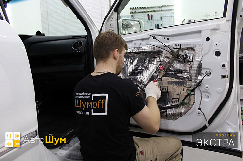 Оклеиваем технологические отверстия двери Хонды Пилот