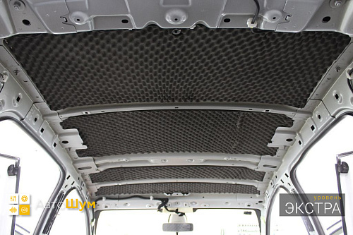 Клеим шумопоглотитель на крышу Лада Х-Рей