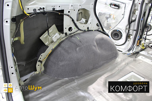 Шумо и теплоизоляция арок и крыльев Сузуки Гранд Витары.