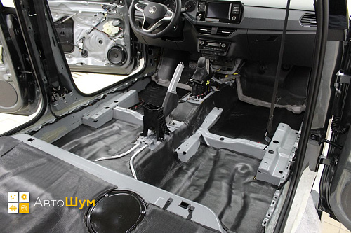 Шумоизоляция пола Фольксваген Поло Мк6