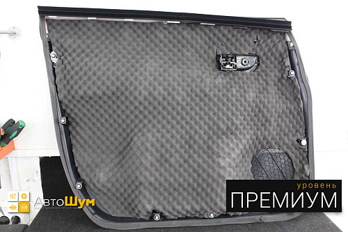 Шумоизоляция дверной обшивки Тойоты Рактис.