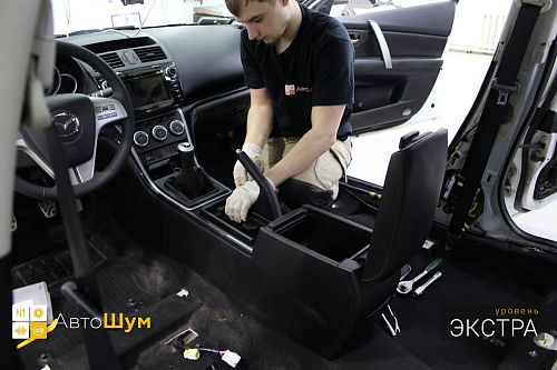 Разбираем салон Мазды 6