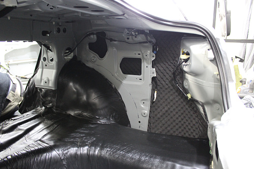 Шумоизоляция арок и крыльев Мазды 6