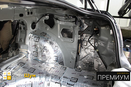 Виброизоляция арок Мазды 6.