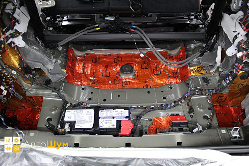 Готовая виброизоляция в багажнике БМВ Х5