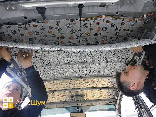 Поверх виброизоляции клеим шумопоглотитель Шумофф Absorber А15.