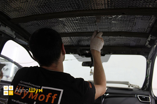 Клеим виброизоляцию на крышу Ниссан Кашкай Джи11