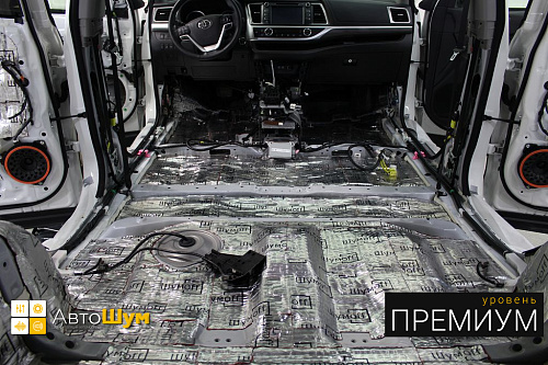 Виброизоляция пола Тойоты Хайлендер.