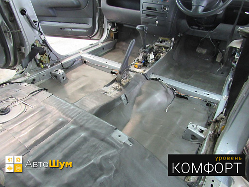 Шумоизоляция пола Тойоты Пробокс.