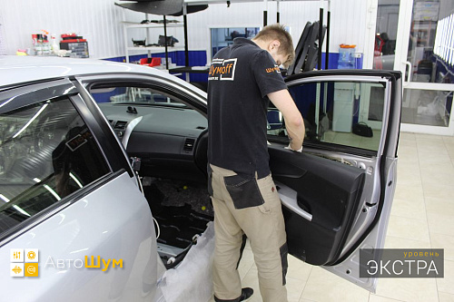 Снимаем дверные обшивки Тойота Королла E150