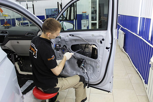 Клеим виброизоляцию внутрь двери Фольксваген Тигуан