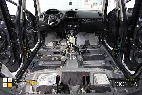 Штатная шумоизоляция днища Мазды СХ 5