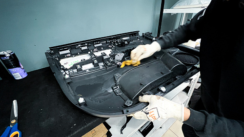 Виброизоляция дверной обшивки Мицубиси Монтеро