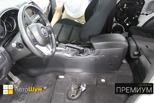 Разбираем салона Мазды СХ 5.