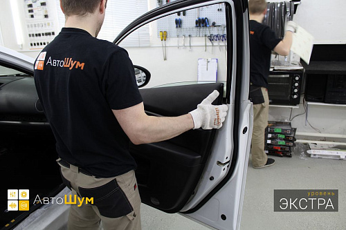 Снимаем обшивку Мазды 6