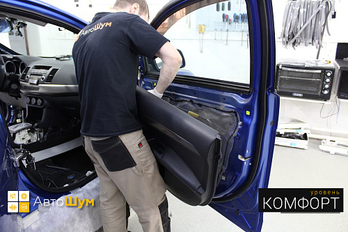 Снимаем дверную обшивку Митсубиси Лансер