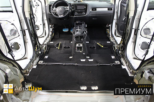 Чистый ковер Митсубиси Аутледер