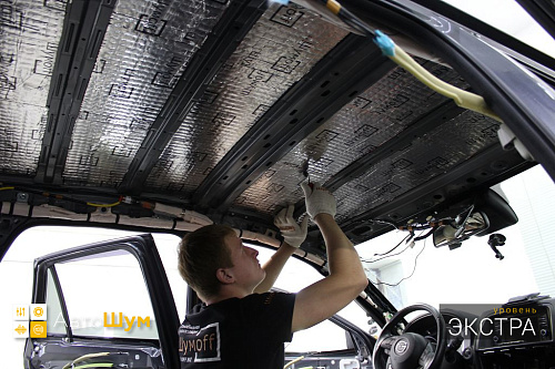 Клеим виброизоляцию на крышу Мазды СХ5