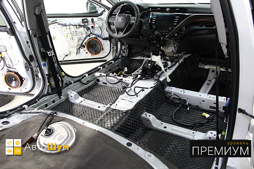 Шумоизоляция пола Тойоты Камри XV70