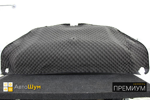 Клеим обшивку пятой двери Тойоты Камри XV70