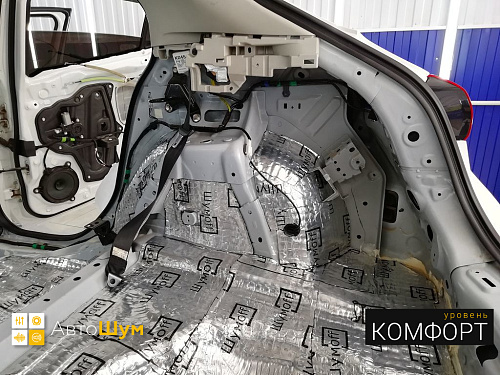 Виброизоляция арок Мазды 3