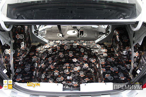 Клеим виброизоляцию на дно багажника Джили Эмгранд