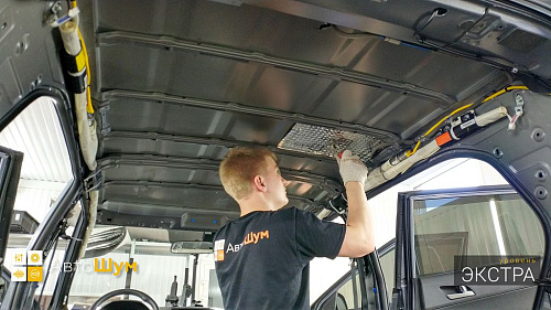 Клеим виброизоляцию на крышу Хендай Крета