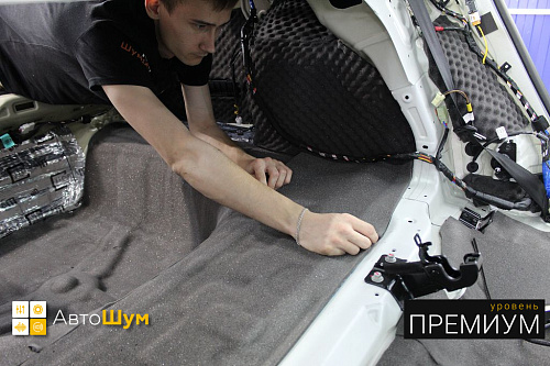 Клеим Герметон 7 на дно багажника Киа Оптима