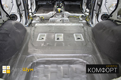 Шумо и теплоизоляция багажника Сузуки Гранд Витары.
