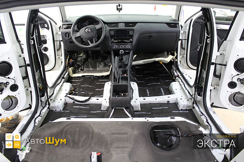 Звукоизоляция днища Шкоды Октавии