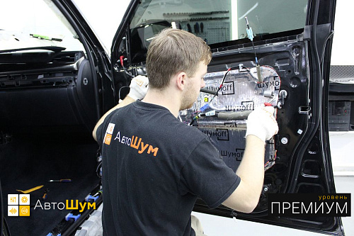 Оклеиваем технические отверстия в двери Лексус ЛХ 570