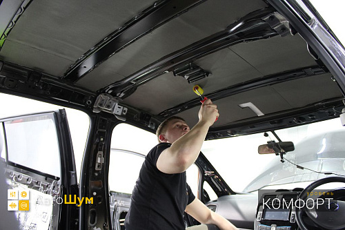 Клеим Шумофф Base 8 на крышу Ниссан Лиф.