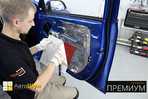 Оклеиваем технологические отверстия двери Киа Рио.