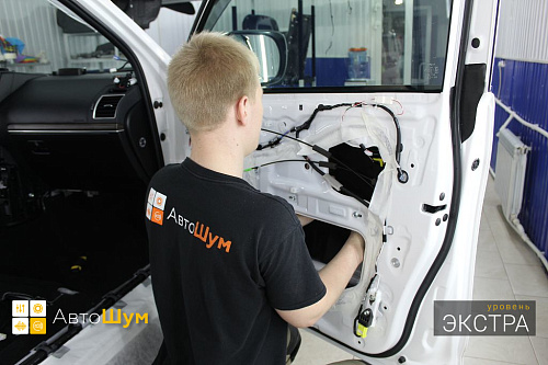 Клеим Шумофф Комфорт 6 внутрь двери Тойоты Ленд Крузер 150