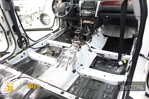 Шумоизоляция пола Тойоты Камри 55