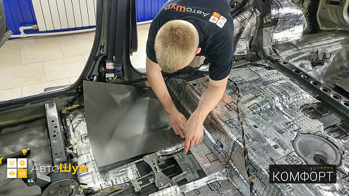 Клеим ШУмофф П4 на пол Хонды СРВ