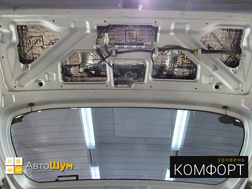 Виброизоляция пятой двери Тойоты Пробокс.