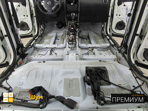 Штатная шумоизоляция пола Ниссан Кашкай.