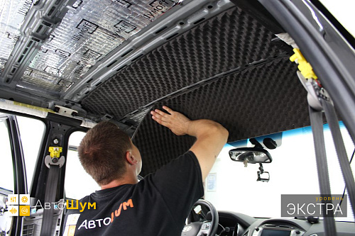 Клеим шумопоглотитель Шумофф Absorber А15 вторым слоем на крышу Хендай Икс 35