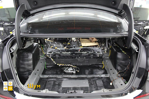 Шумоизоляция багажника БМВ 2