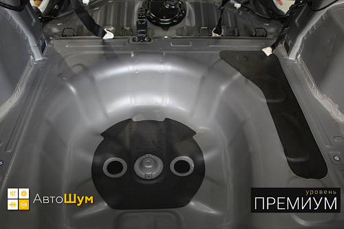Штатная шумоизоляция багажника Хендай Солярис.