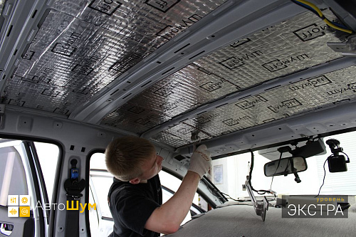 Клеим виброизоляцию на крышу Хендай Солярис