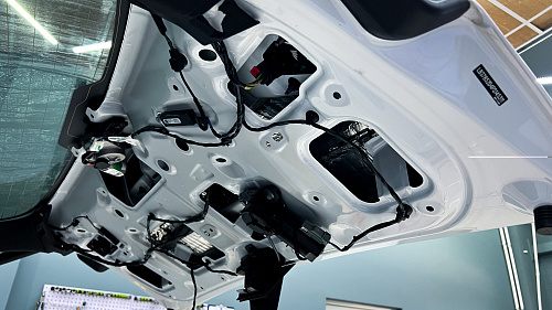 Вибро и шумоизоляция пятой двери  Джили Монжаро