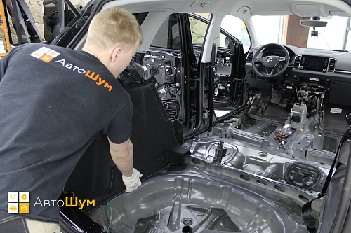 Разбираем багажник Шкода Карок