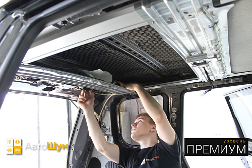 Клеим шумопоглотитель Герметон 7 на крышу Ниссан  Х Трейл